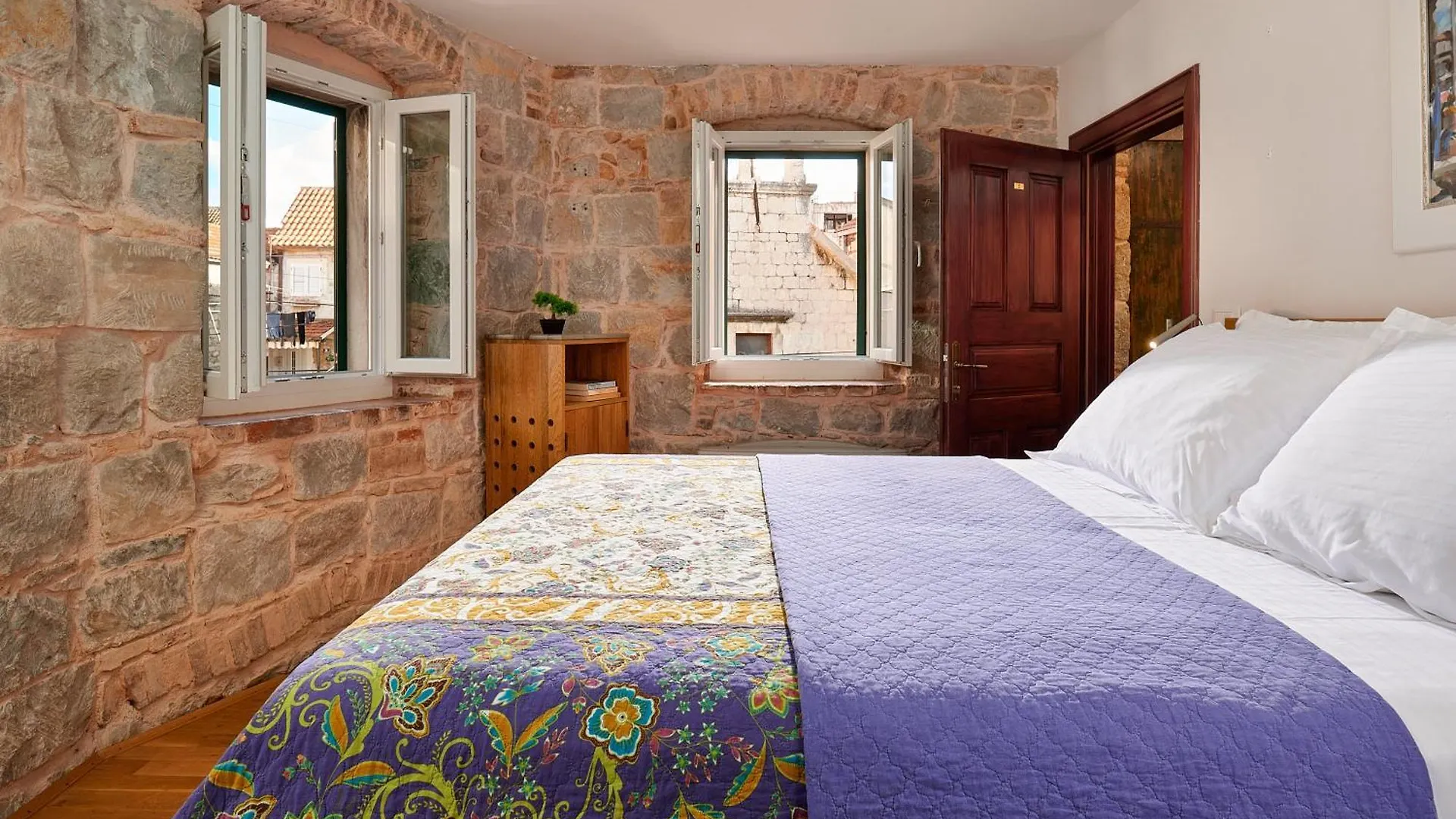 Top Croliday Rooms Split Bed & Breakfast